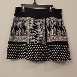 Soda Blu wool blend black and white printed skirt size medium